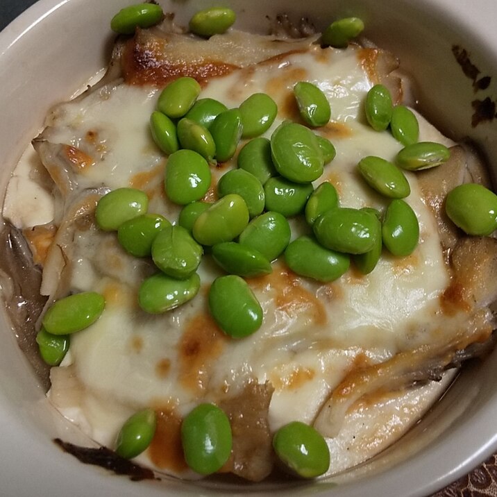 豆腐と舞茸の味噌マヨネーズグラタン枝豆のせ